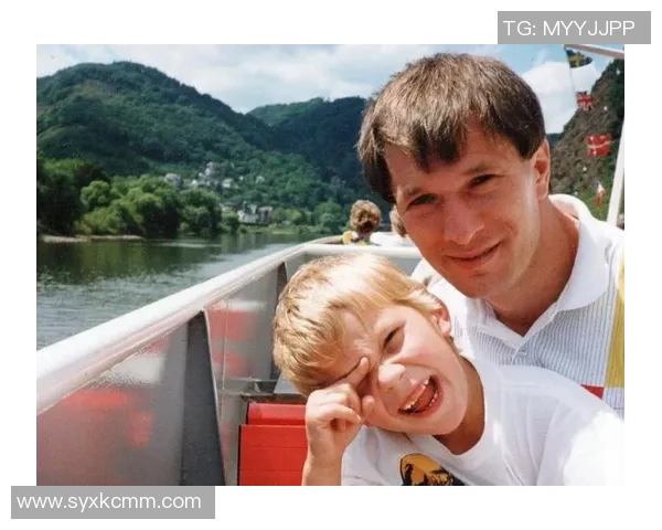 足球球星亲自讲述成长故事与赛场幕后心路历程